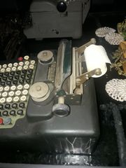 Γραφομηχανή --Ταμειακή αριθμομηχανή