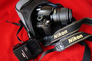 Nikon 3100 DSLR με φακό AF-P DX NIKORR 18-55mm f/3.5-5.6G VR