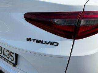 Alfa Romeo Stelvio 2021 Veloce-thumb-46