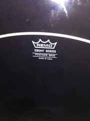 Remo Ebony 22" Remo Powerstroke Bass 22" Remo 14" Pinstripe