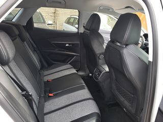 Peugeot 3008 2017-thumb-12