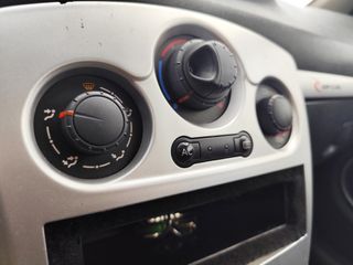 Renault Clio 2009 1.2 16V TCE RIPCURL-thumb-5