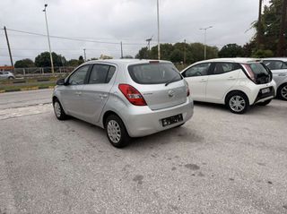 Hyundai i 20 2012-thumb-4