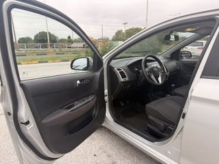 Hyundai i 20 2012-thumb-8