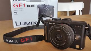 PANASONIC LUMIX DMC-GF1 FULL CAMERA KIT +1 δώρο!