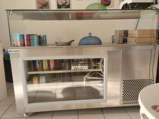 Ψυγείο πάγκος με ουδέτερη βιτρίνα