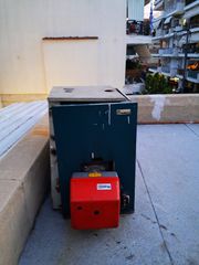 ΛΕΒΗΤΑΣ ΠΕΤΡΕΛΑΙΟΥ VAILLANT μεταχειρισμένος 24 Kw .