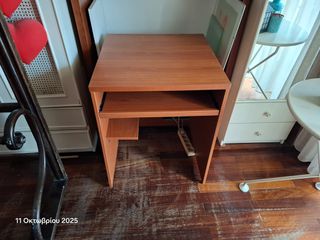 Βοηθητικό τραπέζι με συρόμενη επιφάνεια