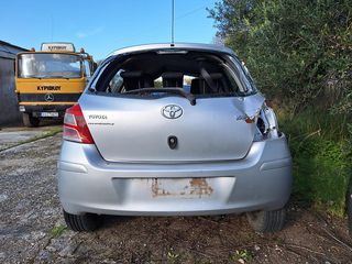 Toyota Yaris 2011-thumb-3