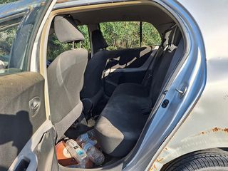 Toyota Yaris 2011-thumb-5