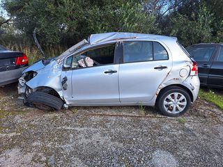 Toyota Yaris 2011-thumb-7