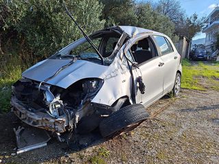 Toyota Yaris 2011-thumb-1