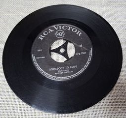 Jefferson Airplane – Somebody To Love / She Has Funny Cars   7'