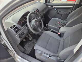 Volkswagen Touran 2012-thumb-4