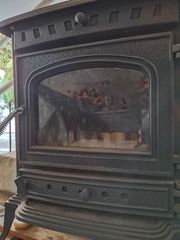 Μαντεμένια σόμπα ξύλου