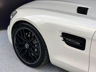 Mercedes-Benz AMG GT 2017-thumb-9