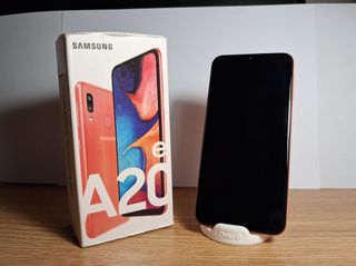 Samsung Galaxy A20e σε άριστη κατάσταση + κάρτα SD δώρο & θήκη