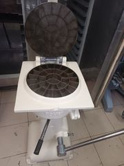 Διαιρέτης  30 τεμαχίων  για ζύμη   επιδαπεδια σε καλή κατάσταση!