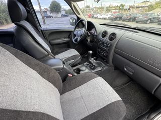 Jeep Cherokee 2005-thumb-6