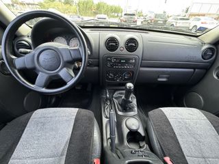 Jeep Cherokee 2005-thumb-8