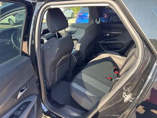 Peugeot 3008 2021-thumb-11