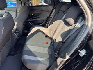 Peugeot 3008 2021-thumb-12