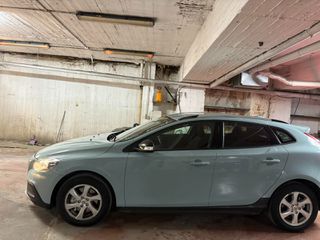 Volvo V40 Cross Country 2018-thumb-2