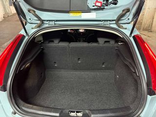 Volvo V40 Cross Country 2018-thumb-3