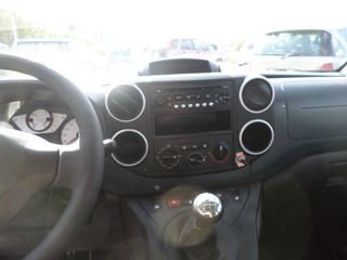 Peugeot Partner 2011-thumb-12