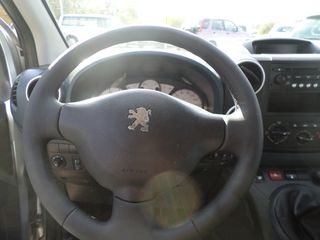 Peugeot Partner 2011-thumb-13