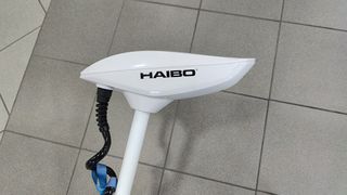 HAIBO ΗΛΕΚΤΡΙΚΗ ΕΞΩΛΕΜΒΙΑ ΜΗΧΑΝΗ 65lbrs ΜΕ ΕΝΣΩΜΑΤΩΜΕΝΟ GPS, ΑΞΟΝΑΣ 54"/1.37M-thumb-2