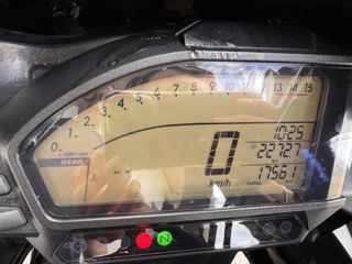 Honda CBR 1000RR 2012-thumb-13
