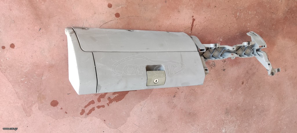 Ντουλαπάκι VW Polo 2000-2001