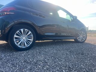 Peugeot 208 2018-thumb-5