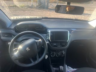 Peugeot 208 2018-thumb-9