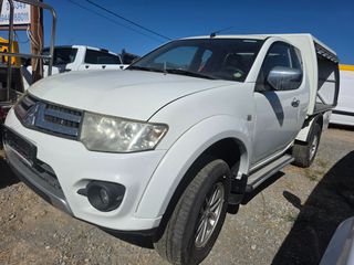 Mitsubishi L200 2015 SAFARI FULL EXTRA 180HP-thumb-4