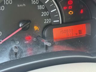 Nissan Micra 2011-thumb-5