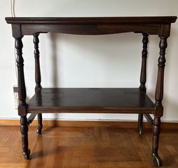 Τραπεζάκι τηλεόρασης ή μπαράκι εταζέρα vintage σε μασίφ καρυδιά με ροδάκια