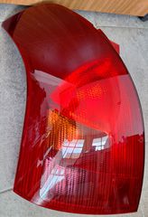 SUZUKI SWIFT H/B 2006-2008  ΦΑΝΑΡΙΑ ΠΙΣΩ ΑΡΙΣΤΕΡΟ+ΔΕΞΙ (ΤΙΜΗ ΑΝΑ ΤΕΜΑΧΙΟ)