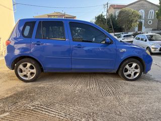 Mazda 2 2004