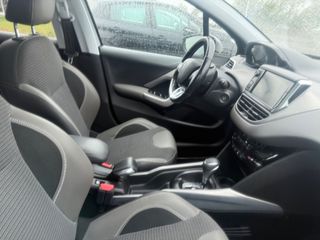 Peugeot 2008 2017 1.2 PureTech Allure/AUTOMATIK/PANORAMA-thumb-8