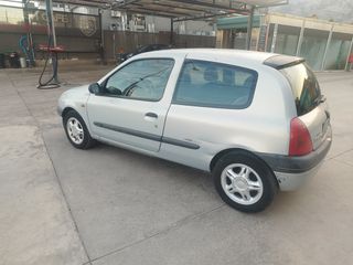 Renault Clio 2002 Αστέρι για την ηλικία του