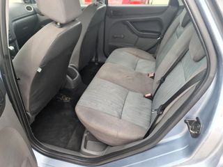 Ford Focus 2007-thumb-10