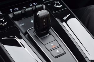Porsche 992 2025 911 CARRERA 4 GTS 3.6 541HP T-HYBRID PDK PAN/AMA EΛΛΗΝΙΚΟ-thumb-32