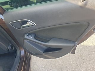 Mercedes-Benz A 160 2015 CDI DIESEL-thumb-16