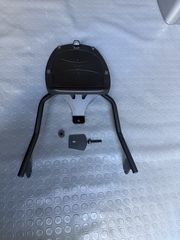 Aprilia sr gt Βάση μαζί με μπακαζιέρα givi καινούργια!!!