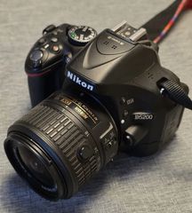 Nikon D5200 kit 18-55 AF-P VR - ΠΕΡΙΣΤΡΕΦΟΜΕΝΗ ΟΘΟΝΗ! - Ψηφιακή φωτογραφική μηχανή με φακό 18-55mm