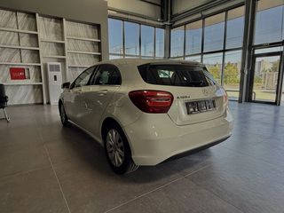 Mercedes-Benz A 160 2018-thumb-3