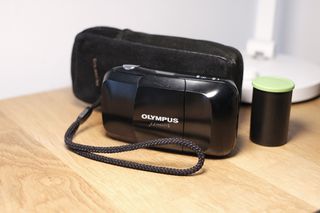 Olympus µ[mju:] I – Point & Shoot με prime φακό 35mm f/3.5