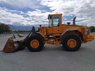 Φορτωτής Με Λάστιχα Volvo 2002 L120E